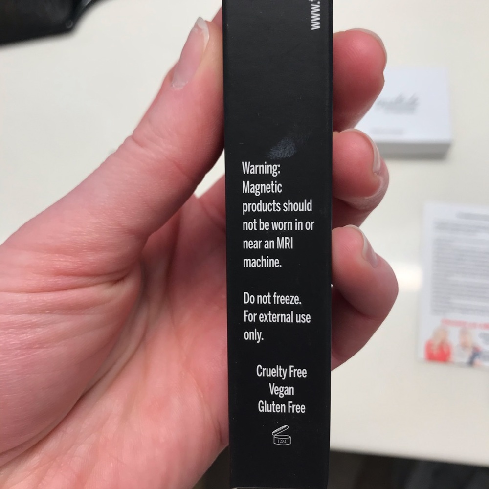 Magnetic Lashes - Picture 10 of 12
